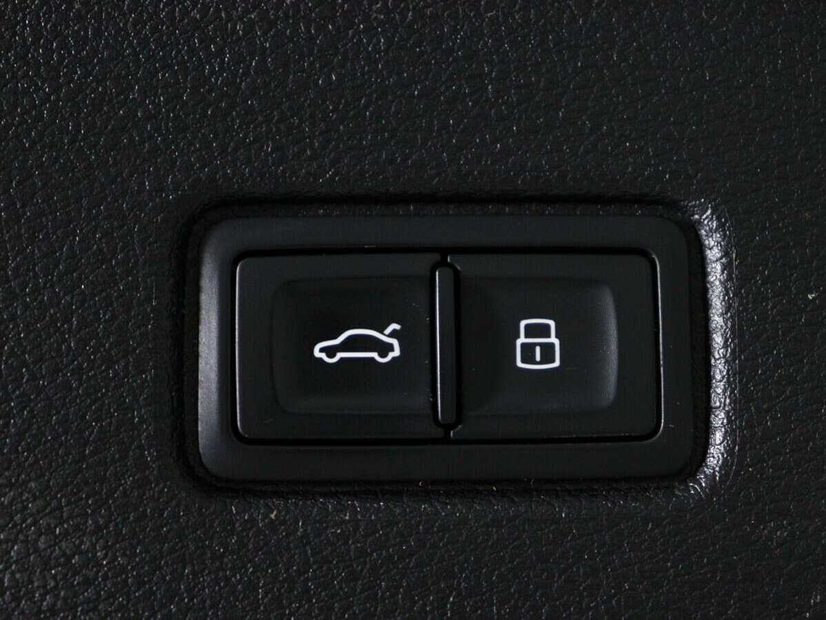 Б/У Ауди К7 2017 года. Фото: #13