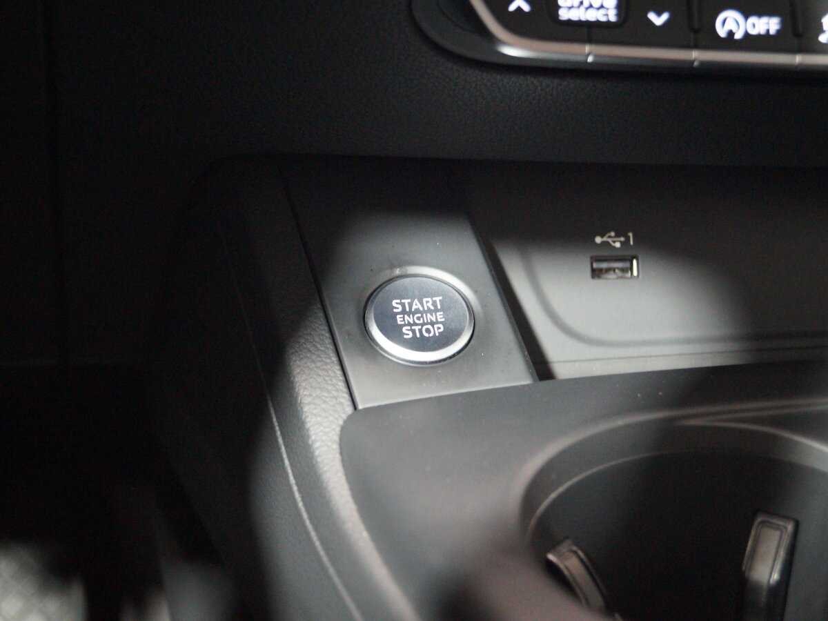 Б/У Ауди А4 2020 года. Фото: #23