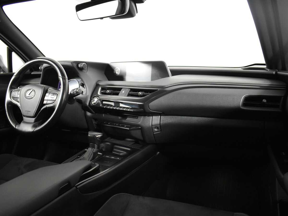 Б/У Лексус У-Икс 2019 года. Фото: #11