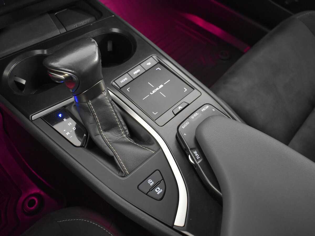 Б/У Лексус У-Икс 2019 года. Фото: #12