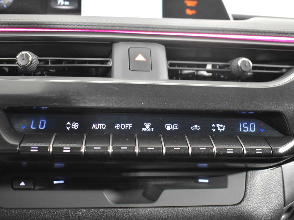 Б/У Лексус У-Икс 2019 года. Фото: #14