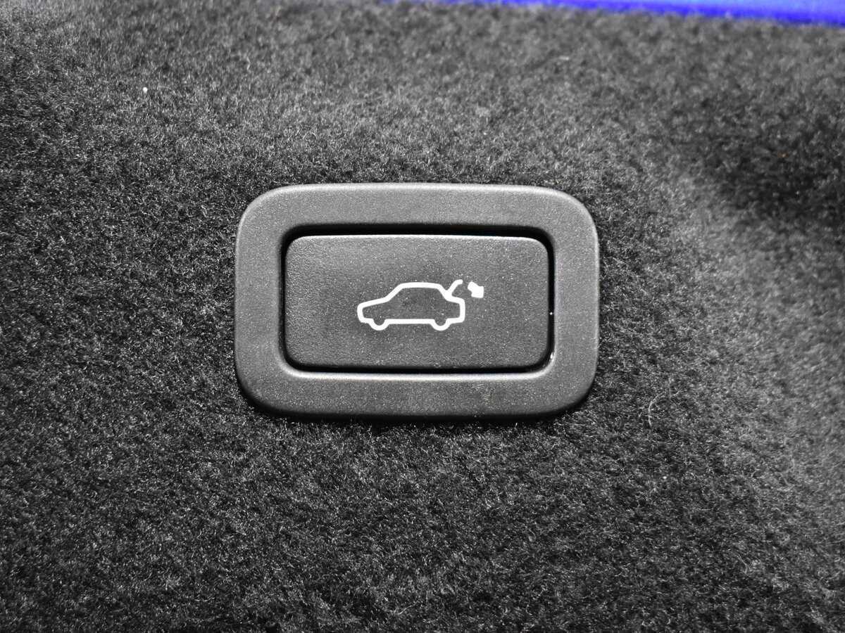 Б/У Ягуар ИксЕ 2016 года. Фото: #6