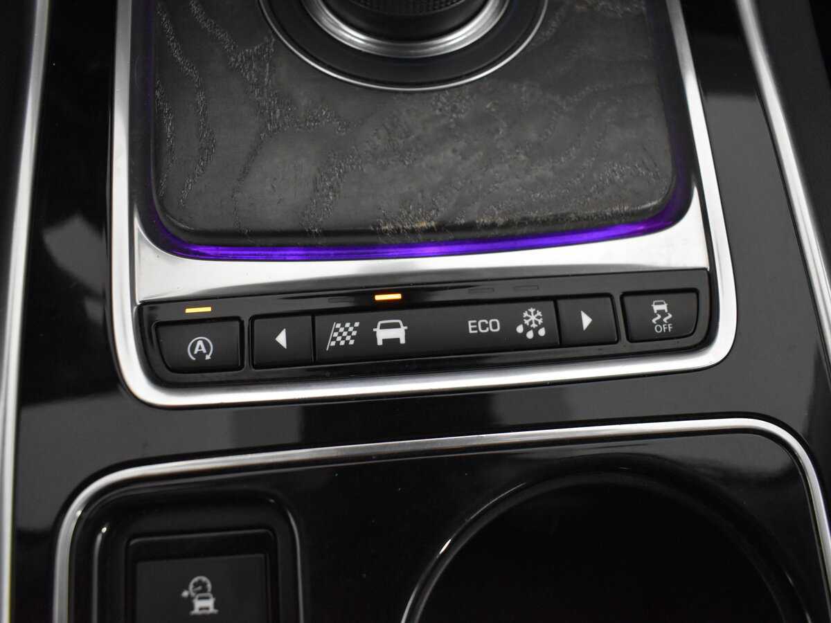 Б/У Ягуар ИксЕ 2016 года. Фото: #16