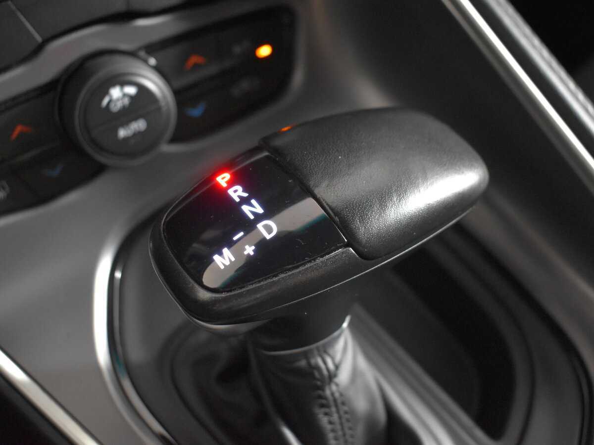 Б/У Додж Челленджер 2020 года. Фото: #11