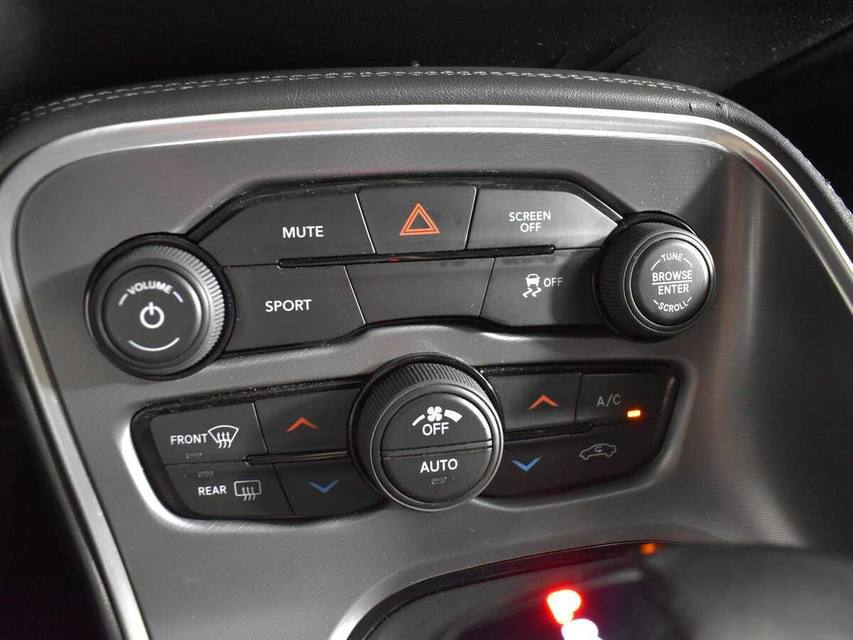 Б/У Додж Челленджер 2020 года. Фото: #12