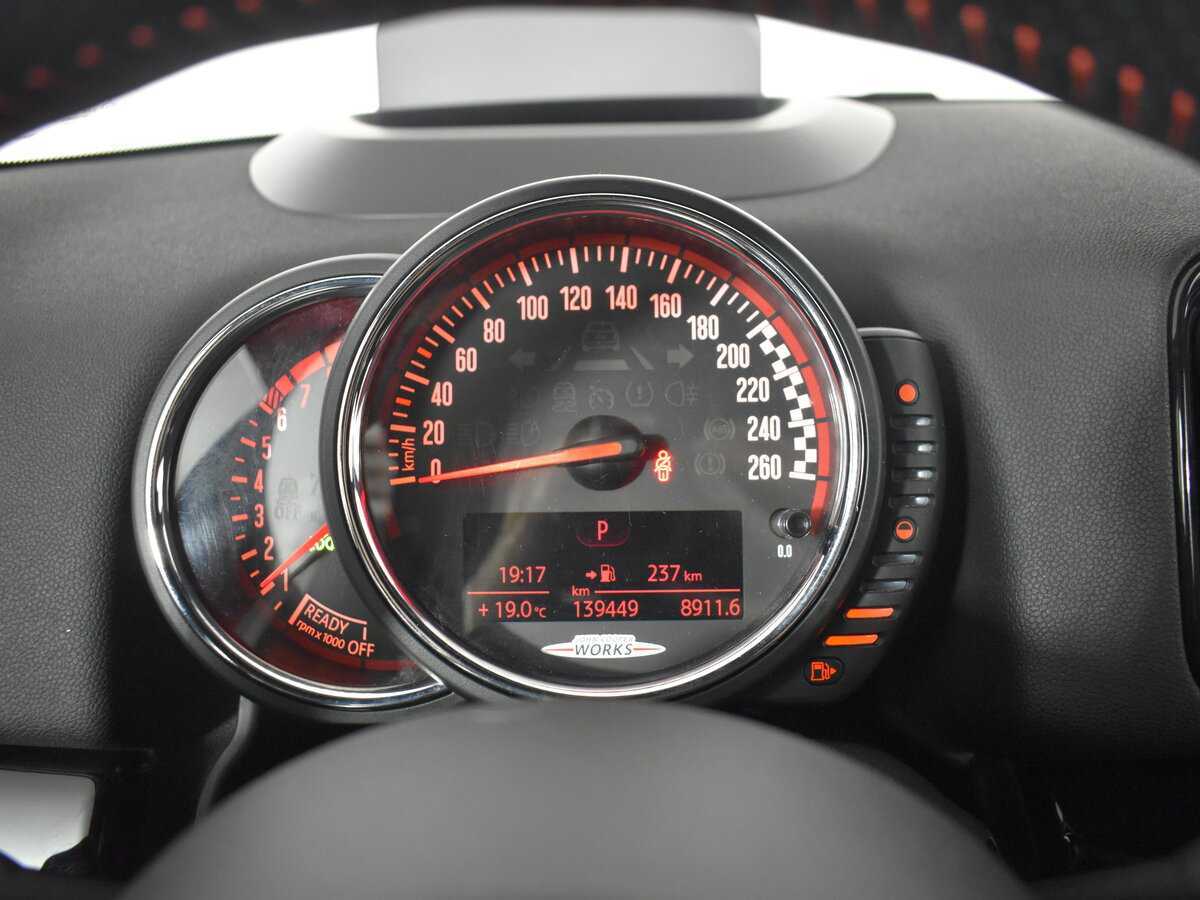 Б/У Мини Каунтримэн 2017 года. Фото: #9