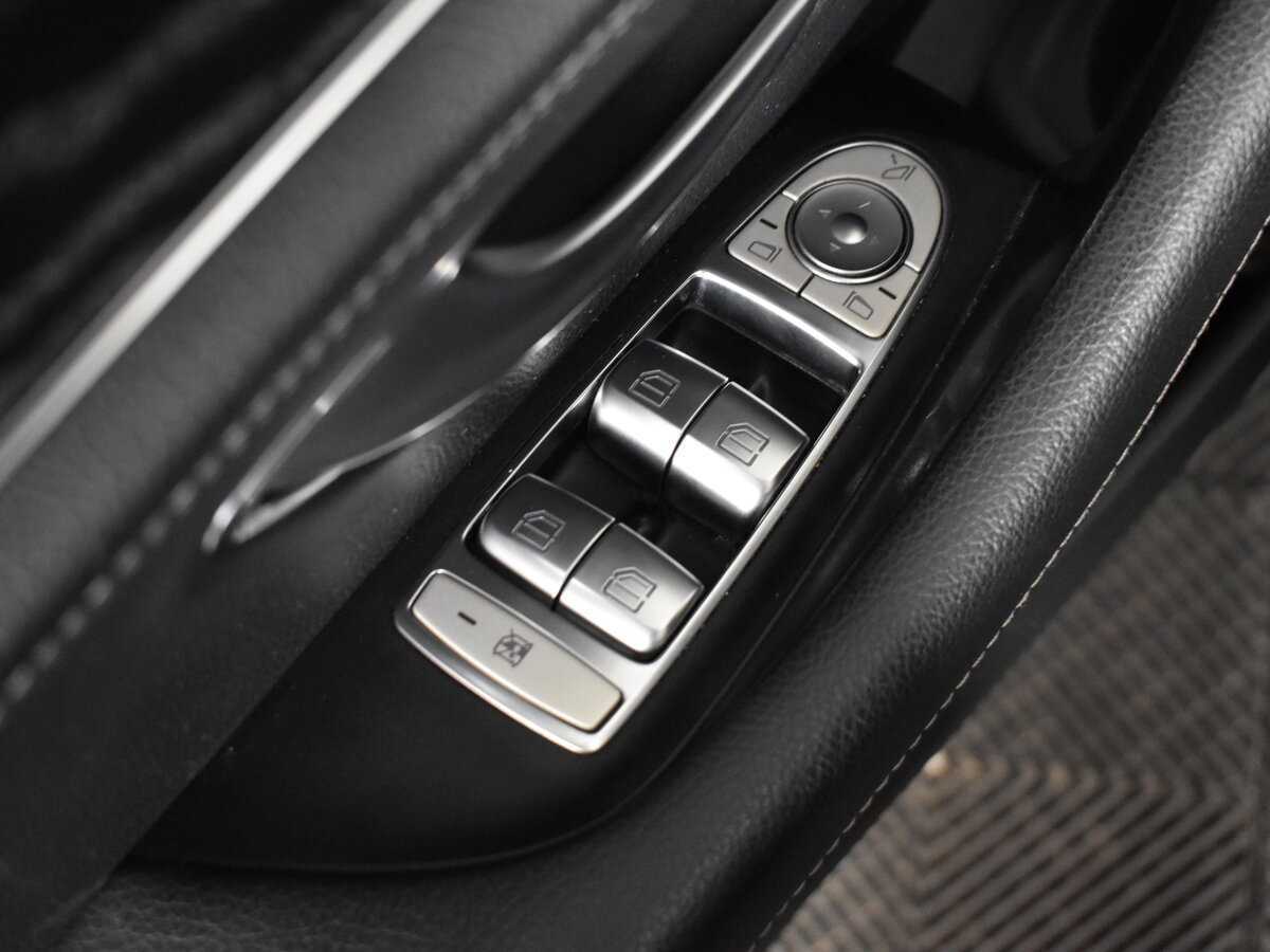 Б/У Мерседес-Бенц Е-Класс 2020 года. Фото: #7