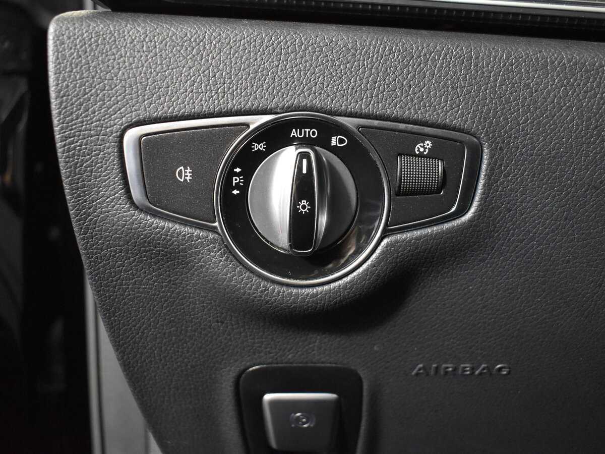 Б/У Мерседес-Бенц Е-Класс 2020 года. Фото: #9