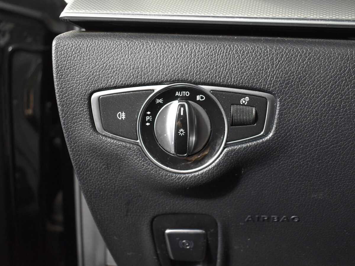 Б/У Мерседес-Бенц Е-Класс 2018 года. Фото: #7