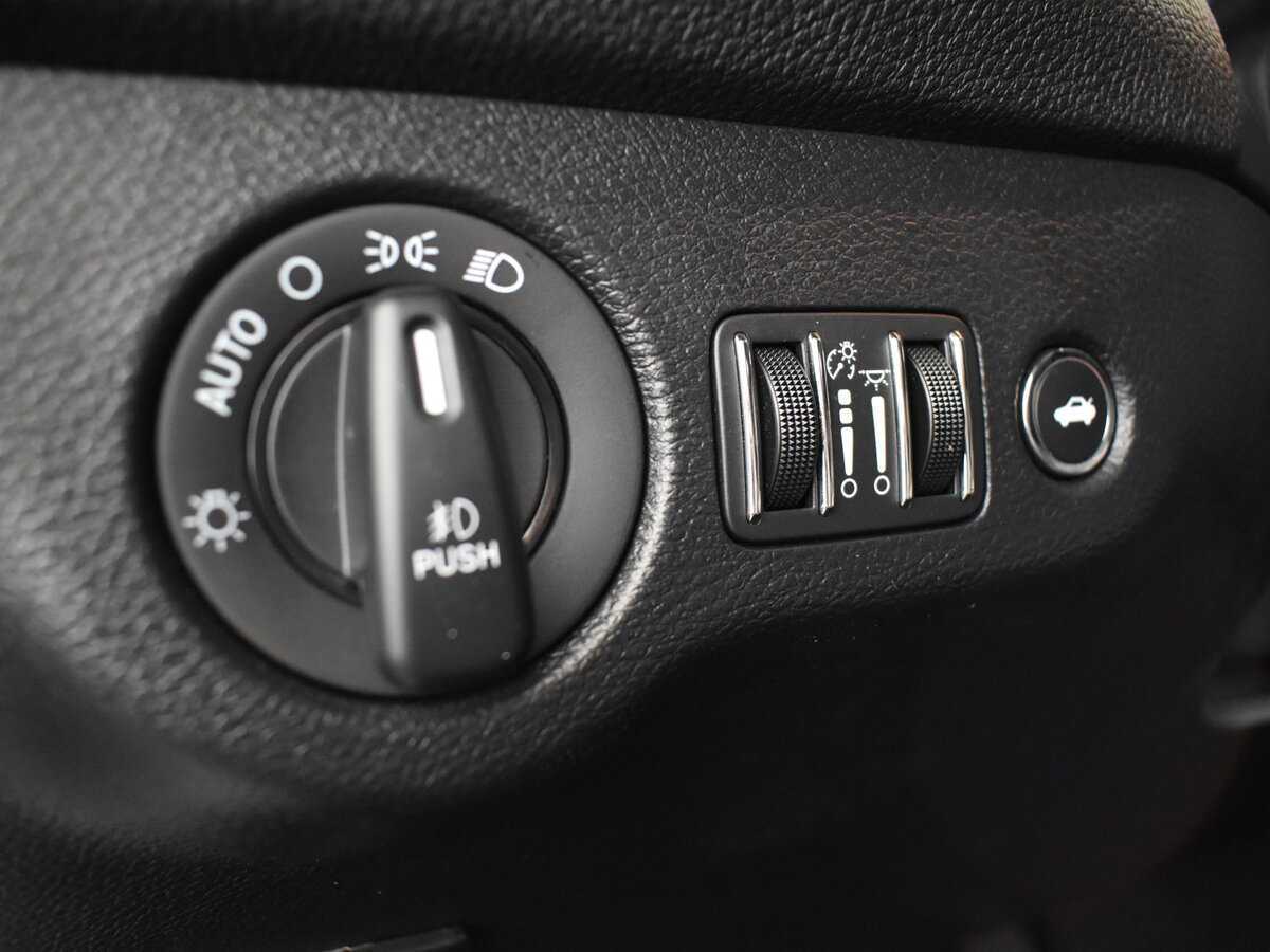 Б/У Додж Челленджер 2020 года. Фото: #8