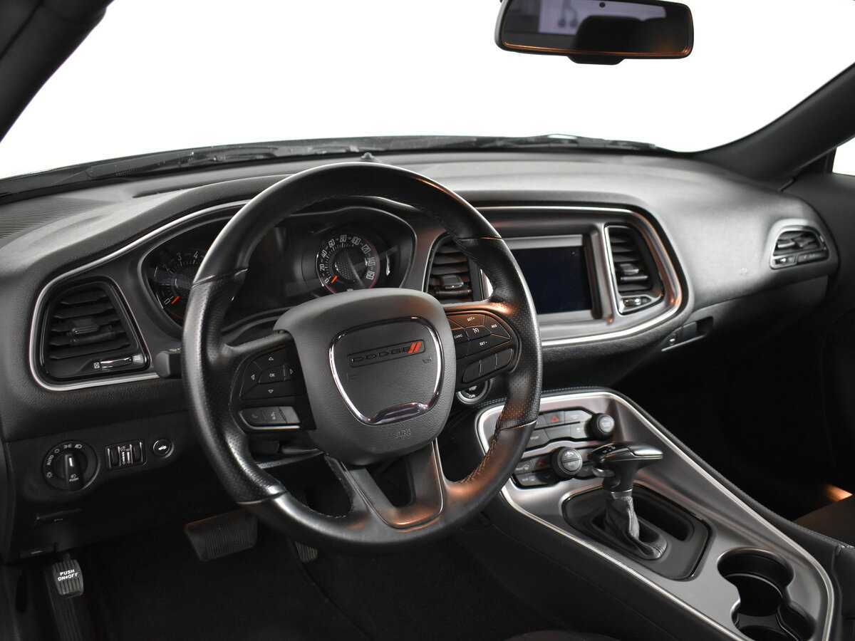 Б/У Додж Челленджер 2020 года. Фото: #12