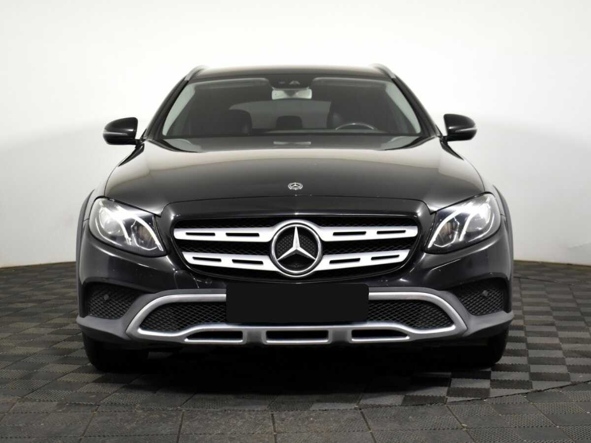 Б/У Мерседес-Бенц Е-Класс 2017 года. Фото: #1