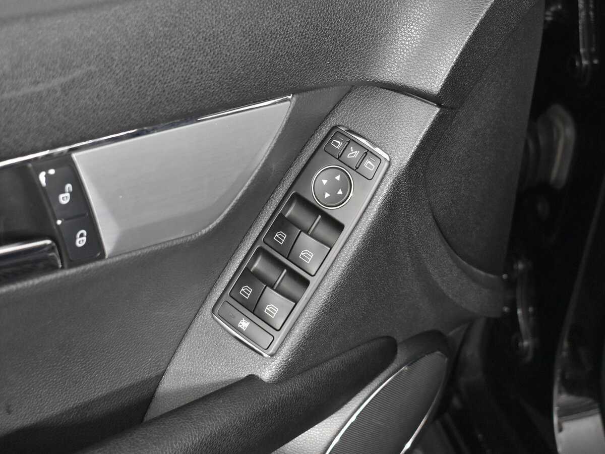 Б/У Мерседес-Бенц Ц-Класс 2009 года. Фото: #13