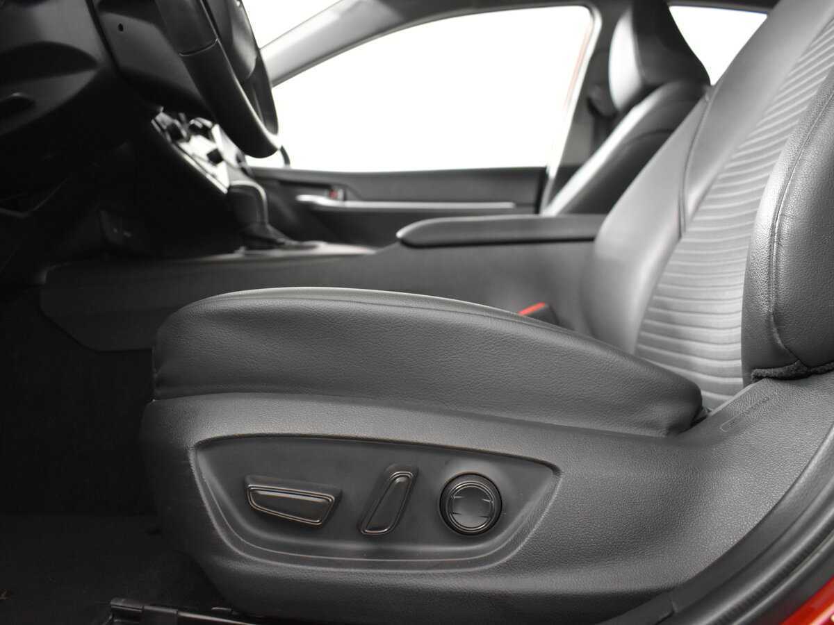 Б/У Тойота Камри 2022 года. Фото: #6