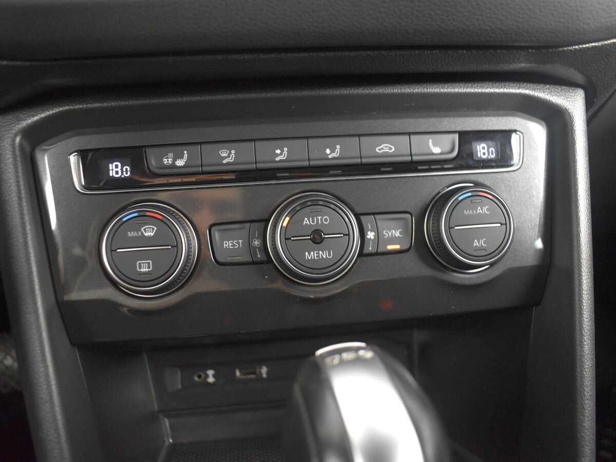 Б/У Фольксваген Тигуан 2017 года. Фото: #24