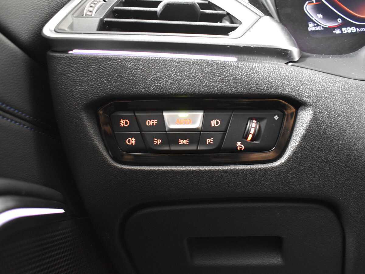 Б/У БМВ 3 серии 2019 года. Фото: #14