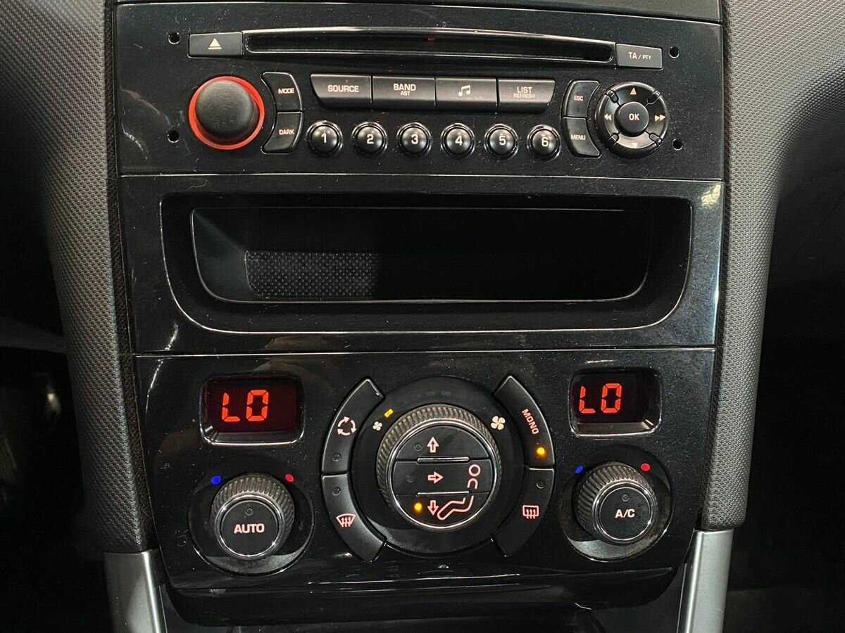 Б/У Пежо 308 2011 года. Фото: #12