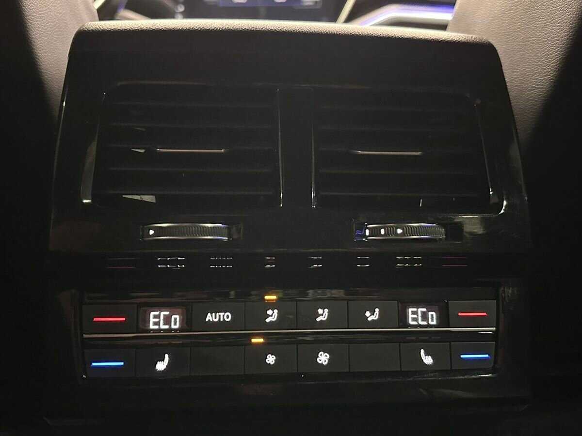 Б/У Фольксваген Туарег 2020 года. Фото: #13