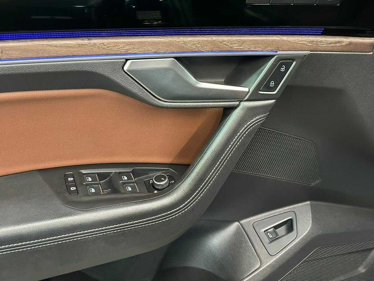 Б/У Фольксваген Туарег 2020 года. Фото: #17