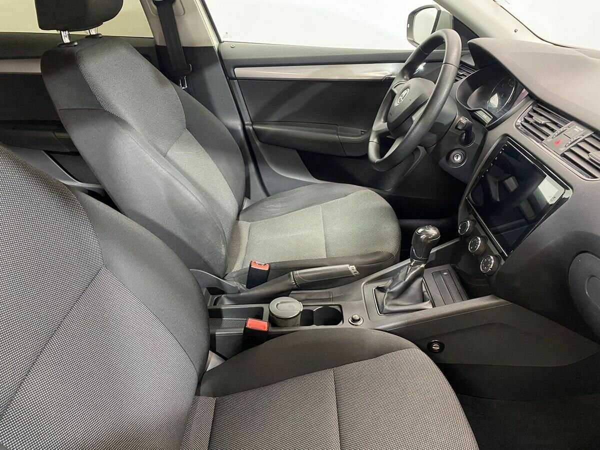 Б/У Шкода Октавия 2014 года. Фото: #9