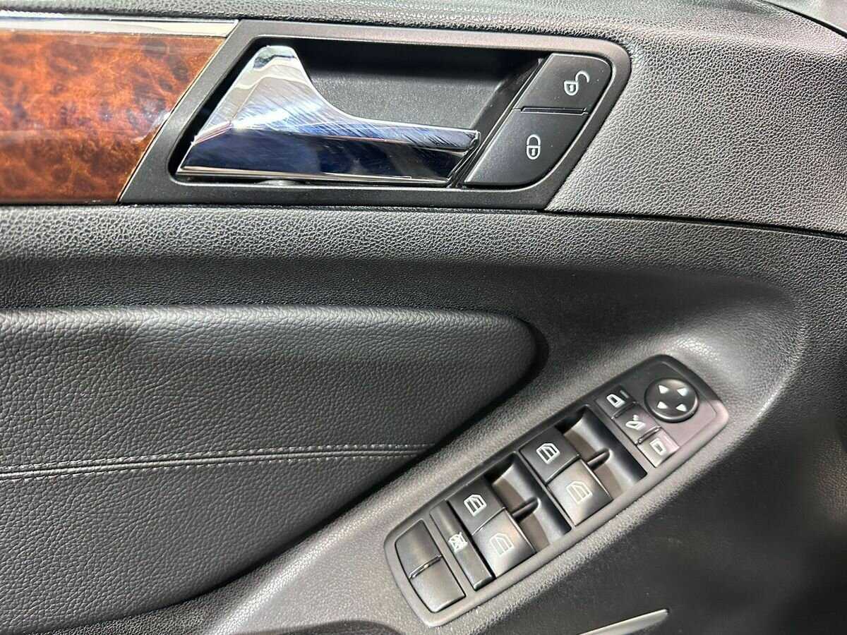 Б/У Мерседес-Бенц М-Класс 2009 года. Фото: #12