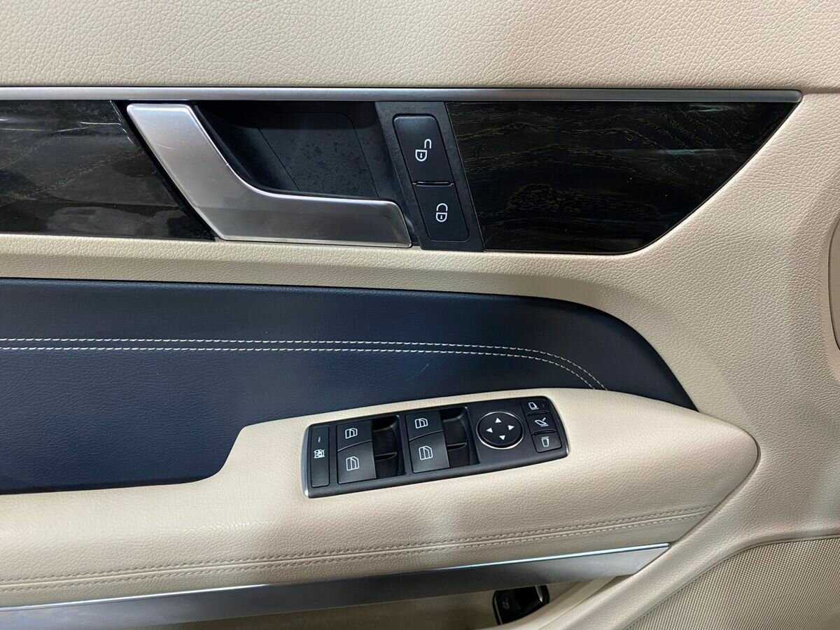 Б/У Мерседес-Бенц Е-Класс 2013 года. Фото: #14