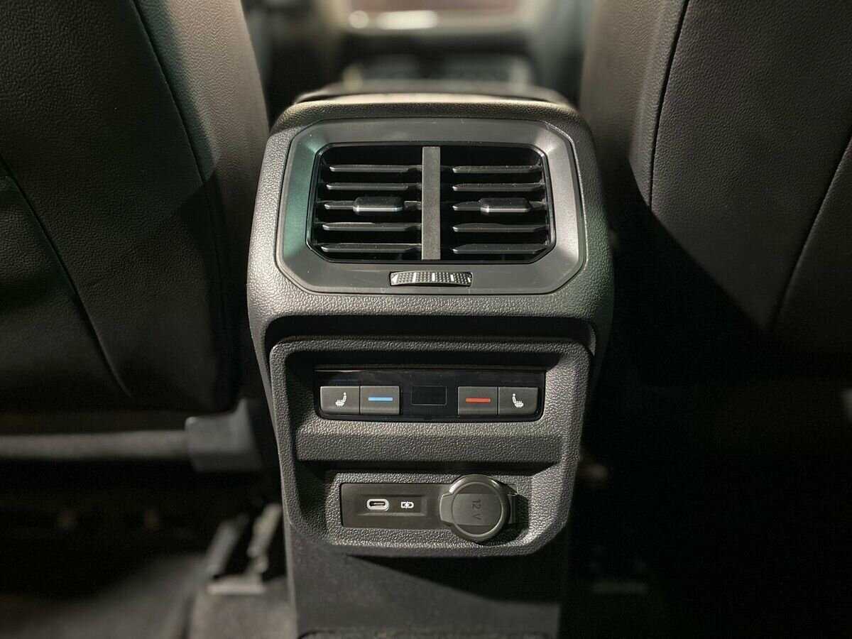 Б/У Фольксваген Тигуан 2021 года. Фото: #17