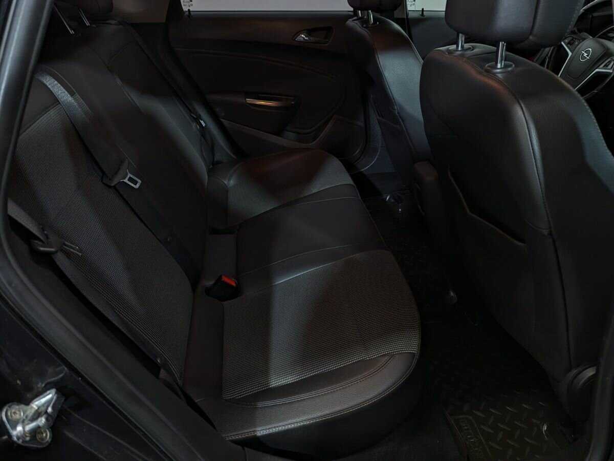 Б/У Опель Астра 2011 года. Фото: #11