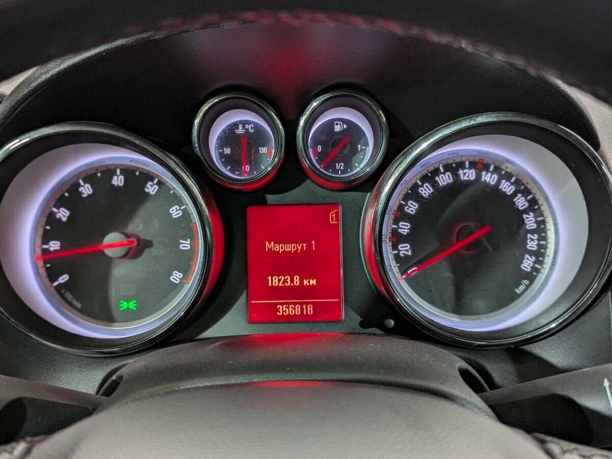 Б/У Опель Астра 2011 года. Фото: #12