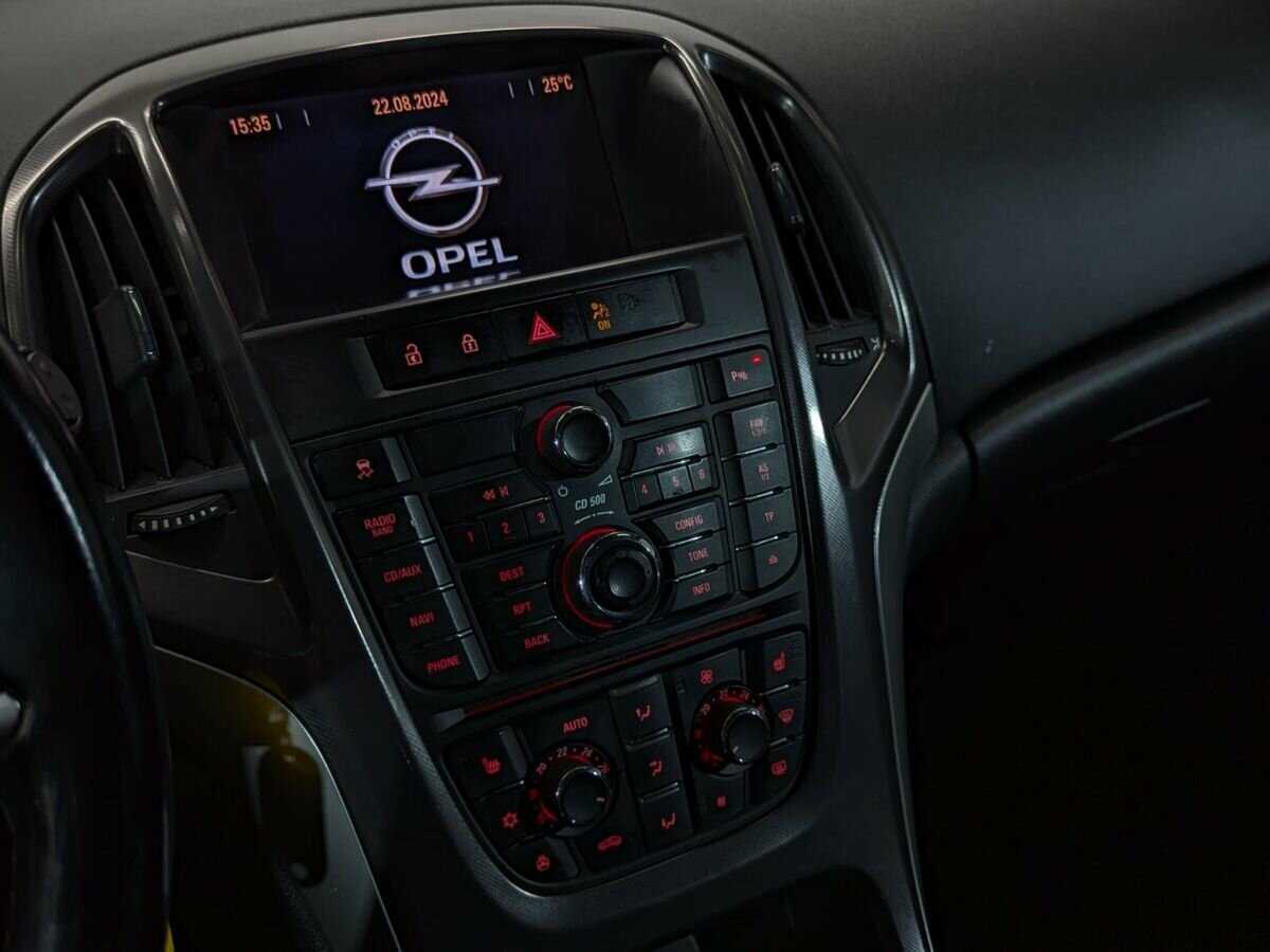 Б/У Опель Астра 2011 года. Фото: #13