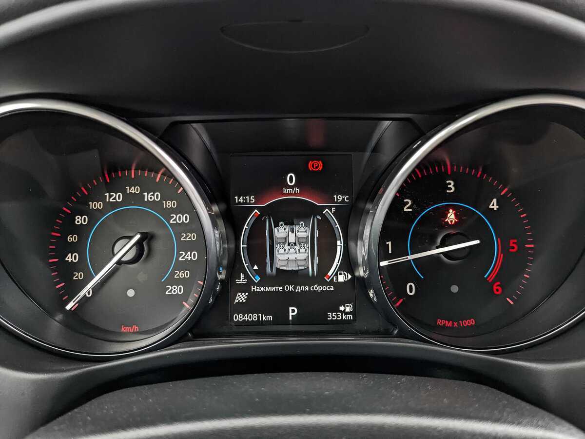 Б/У Ягуар ИксЕ 2017 года. Фото: #11