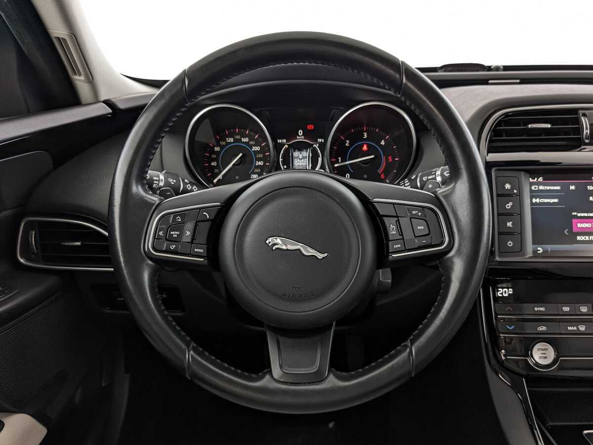 Б/У Ягуар ИксЕ 2017 года. Фото: #17