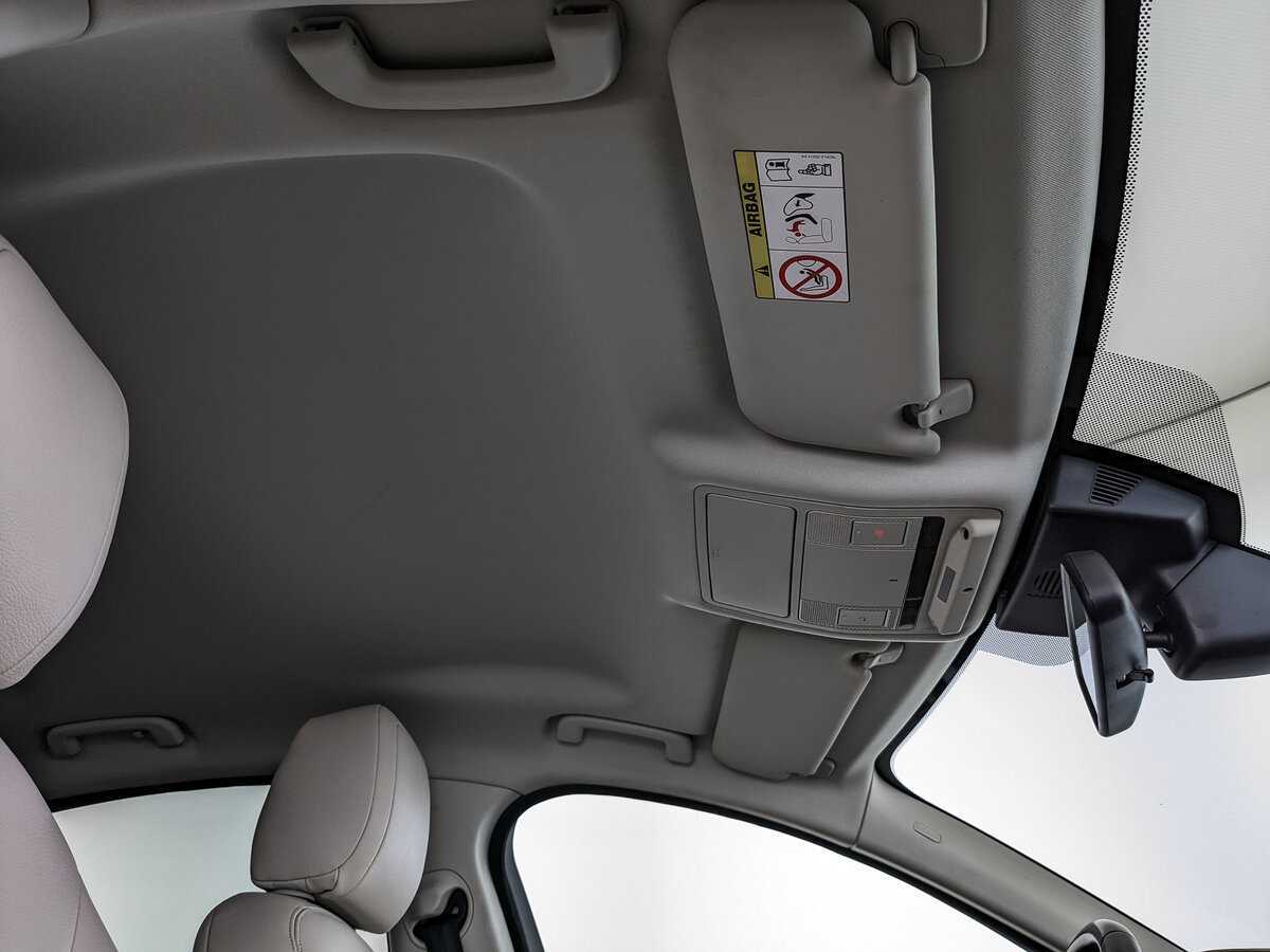 Б/У Ягуар ИксЕ 2017 года. Фото: #18