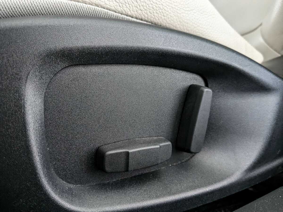 Б/У Ягуар ИксЕ 2017 года. Фото: #21