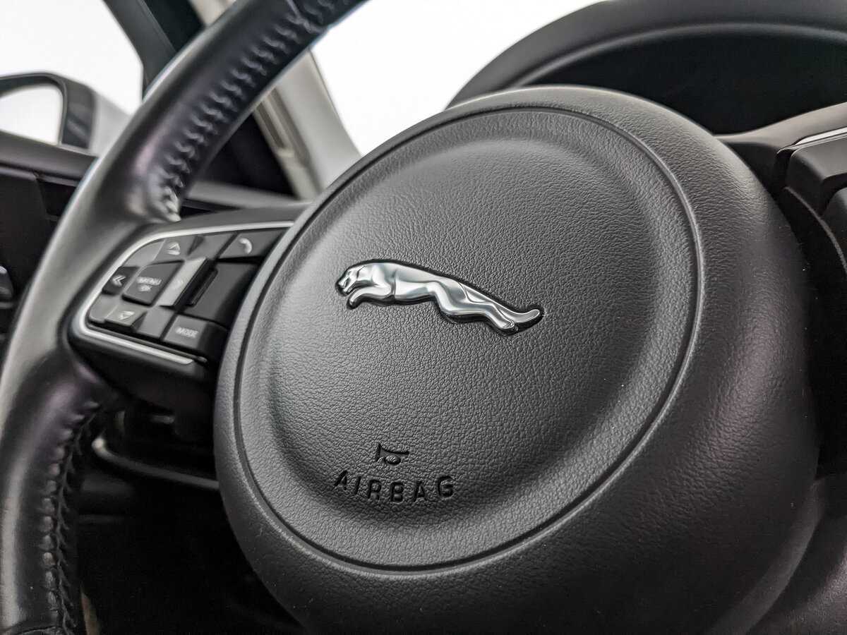 Б/У Ягуар ИксЕ 2017 года. Фото: #23