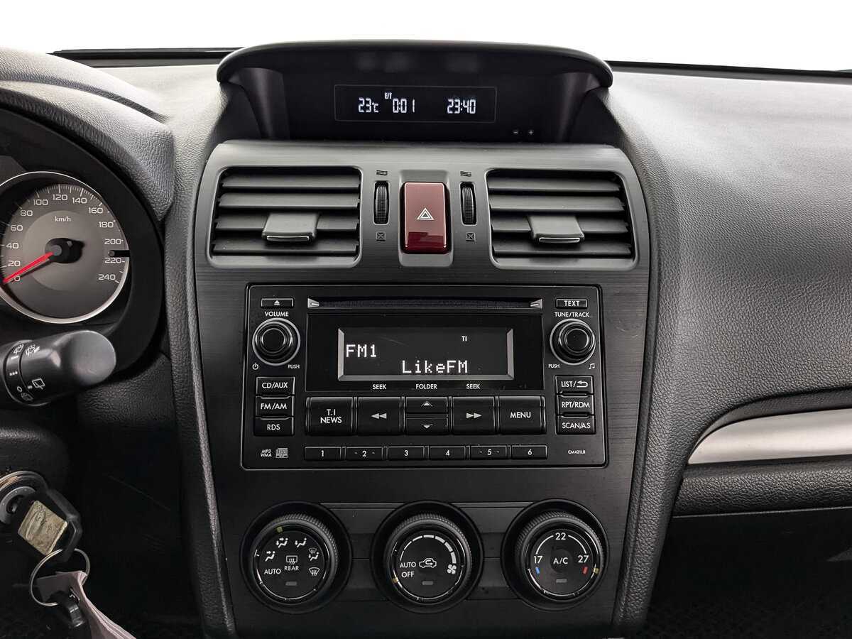 Б/У Субару ИксВи 2012 года. Фото: #12