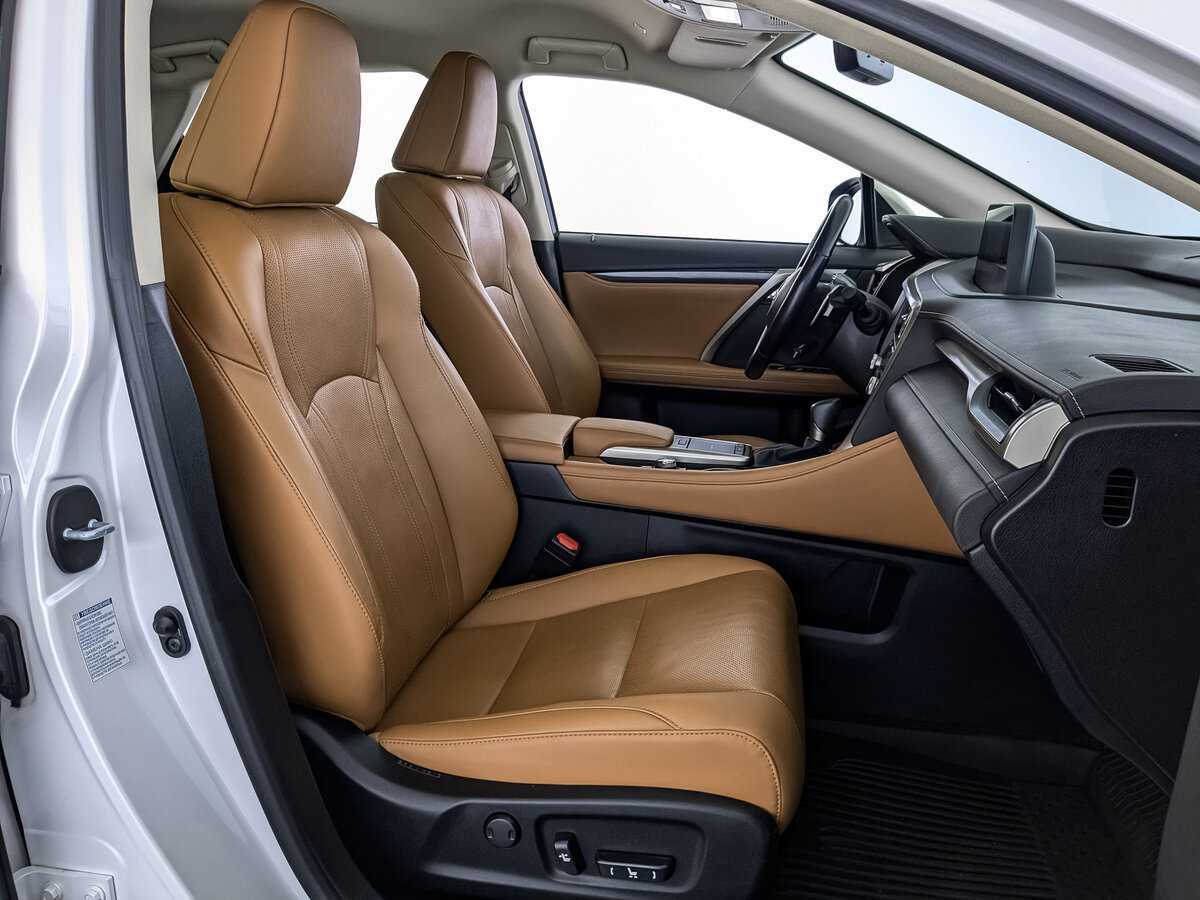 Б/У Лексус Р-Икс 2020 года. Фото: #19