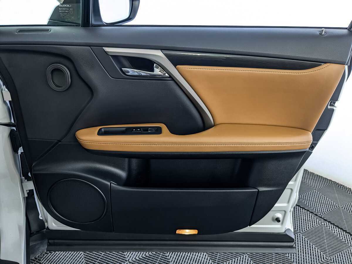 Б/У Лексус Р-Икс 2020 года. Фото: #20