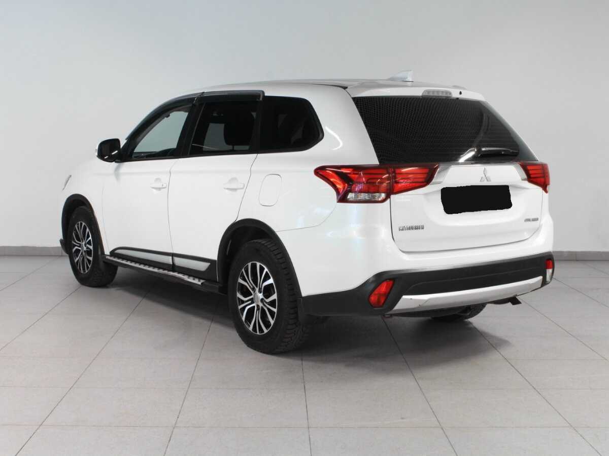 Б/У Митсубиши Оутлэндер 2017 года. Фото: #6