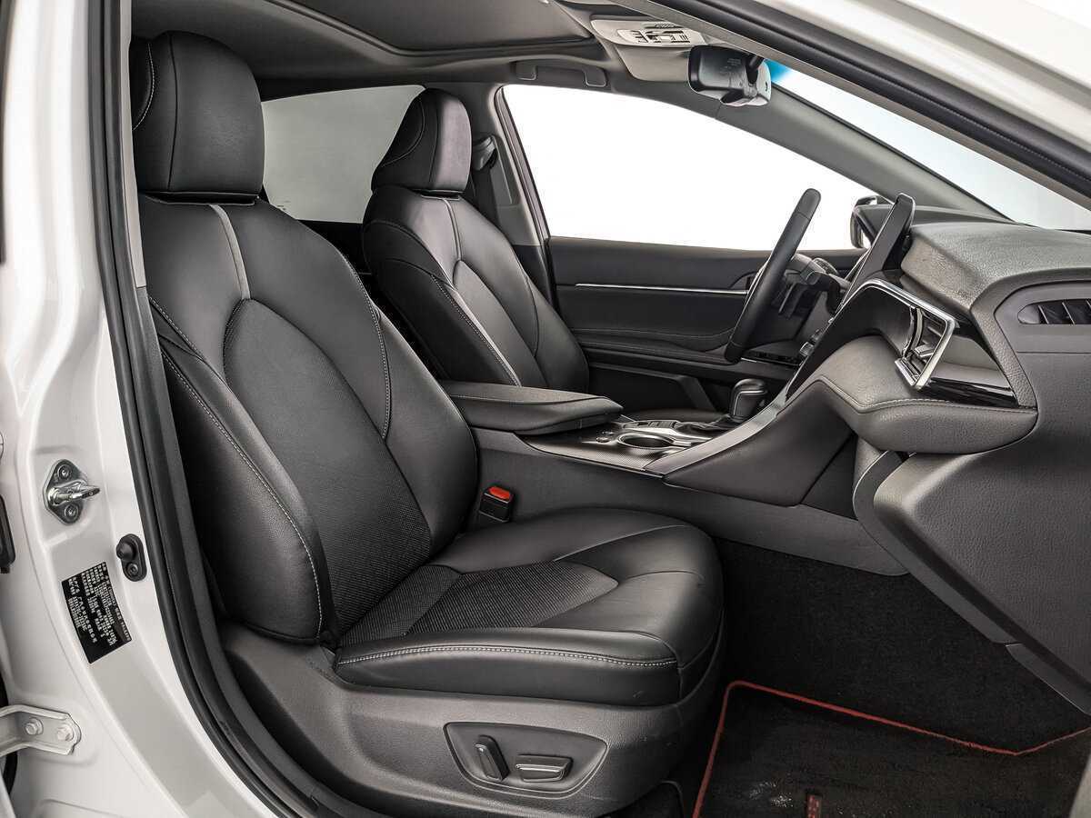 Б/У Тойота Камри 2023 года. Фото: #18