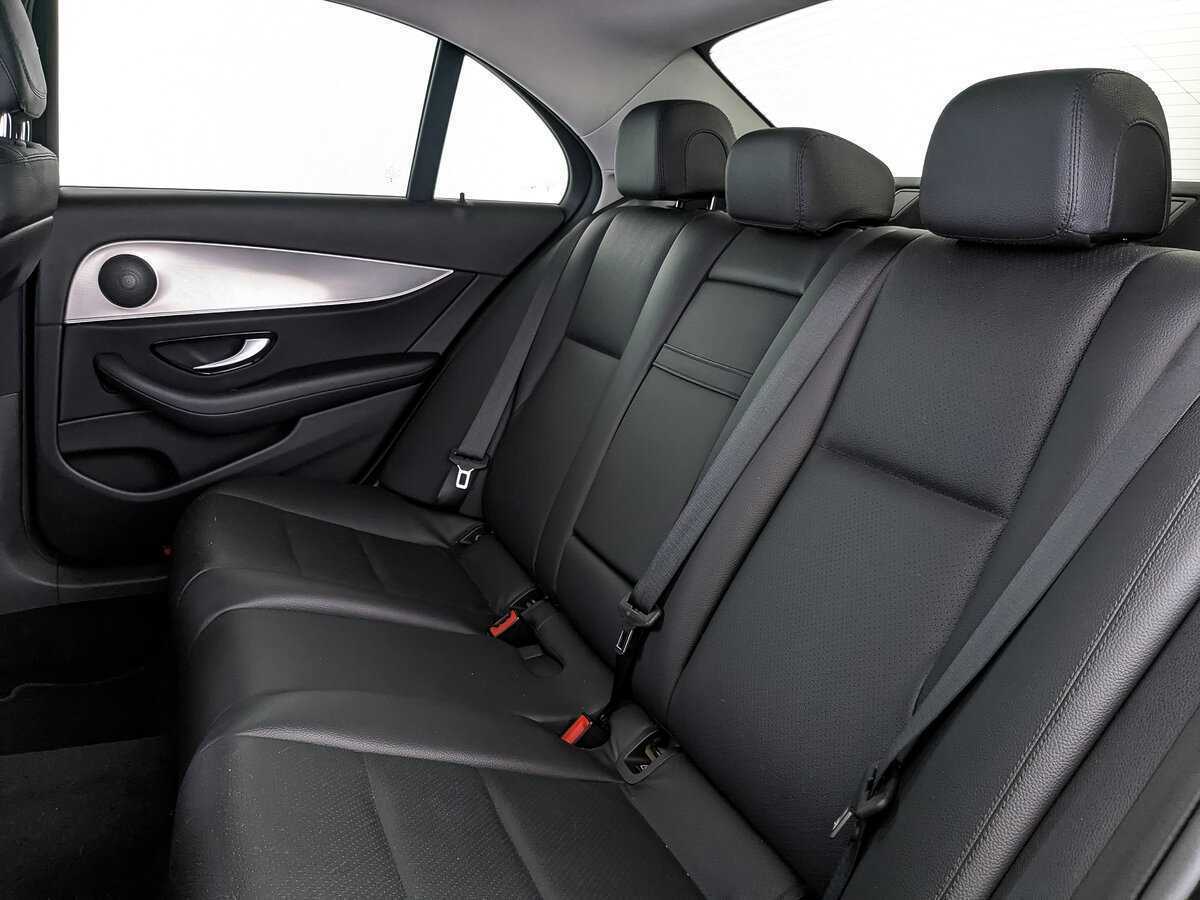 Б/У Мерседес-Бенц Е-Класс 2019 года. Фото: #13