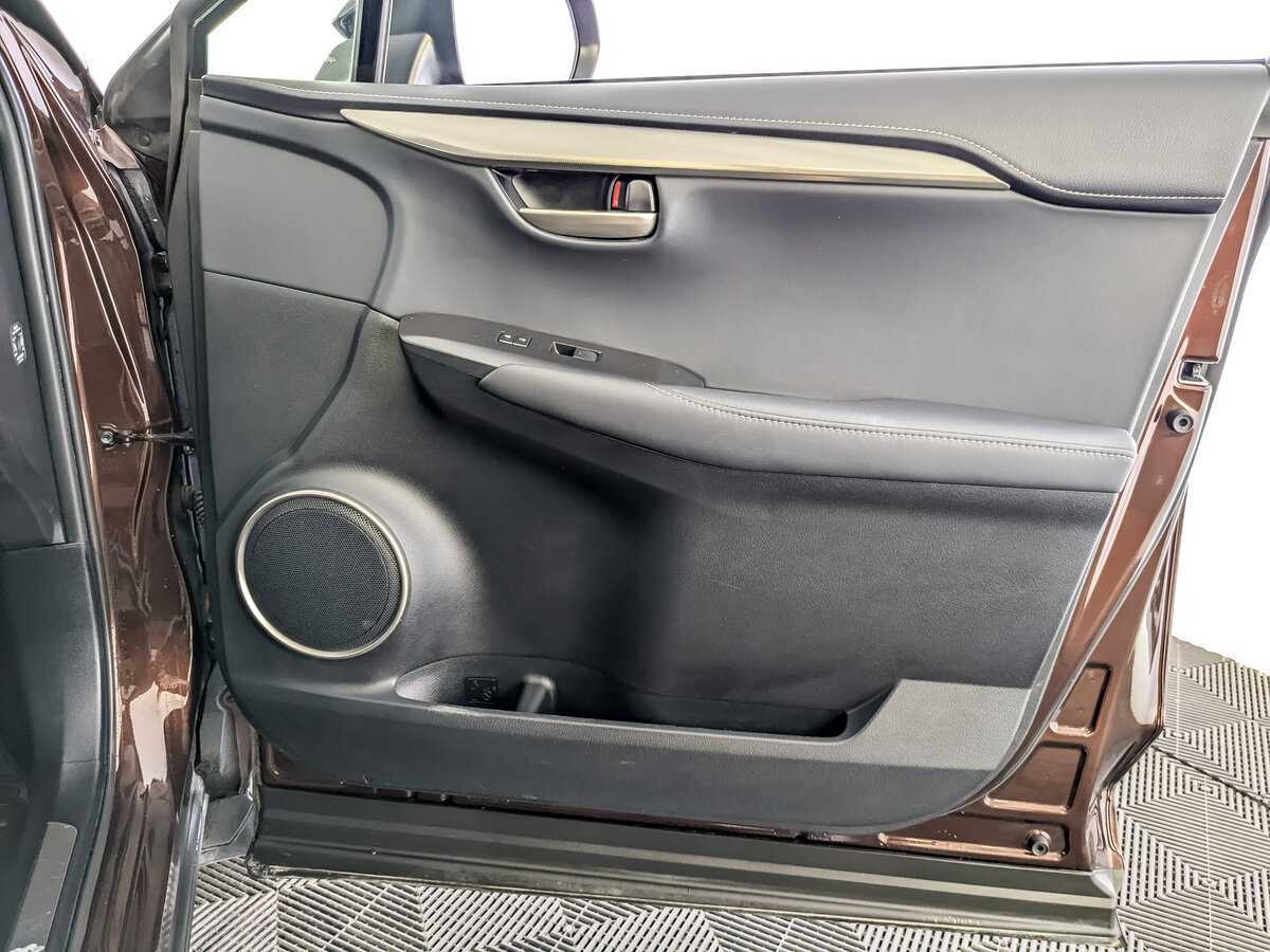 Б/У Лексус Н-Икс 2017 года. Фото: #19