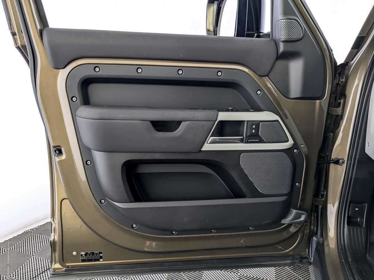 Б/У Лэнд Ровер Дефендер 2021 года. Фото: #14