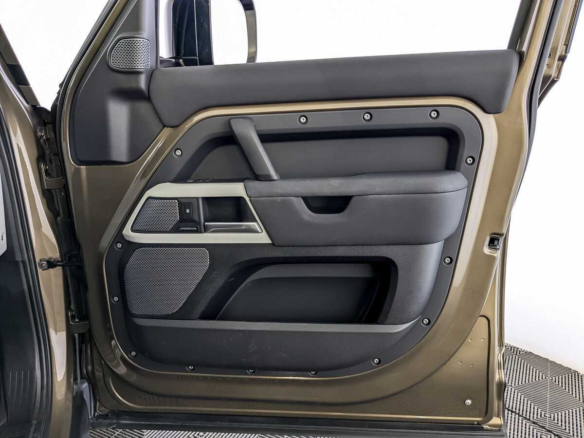 Б/У Лэнд Ровер Дефендер 2021 года. Фото: #20