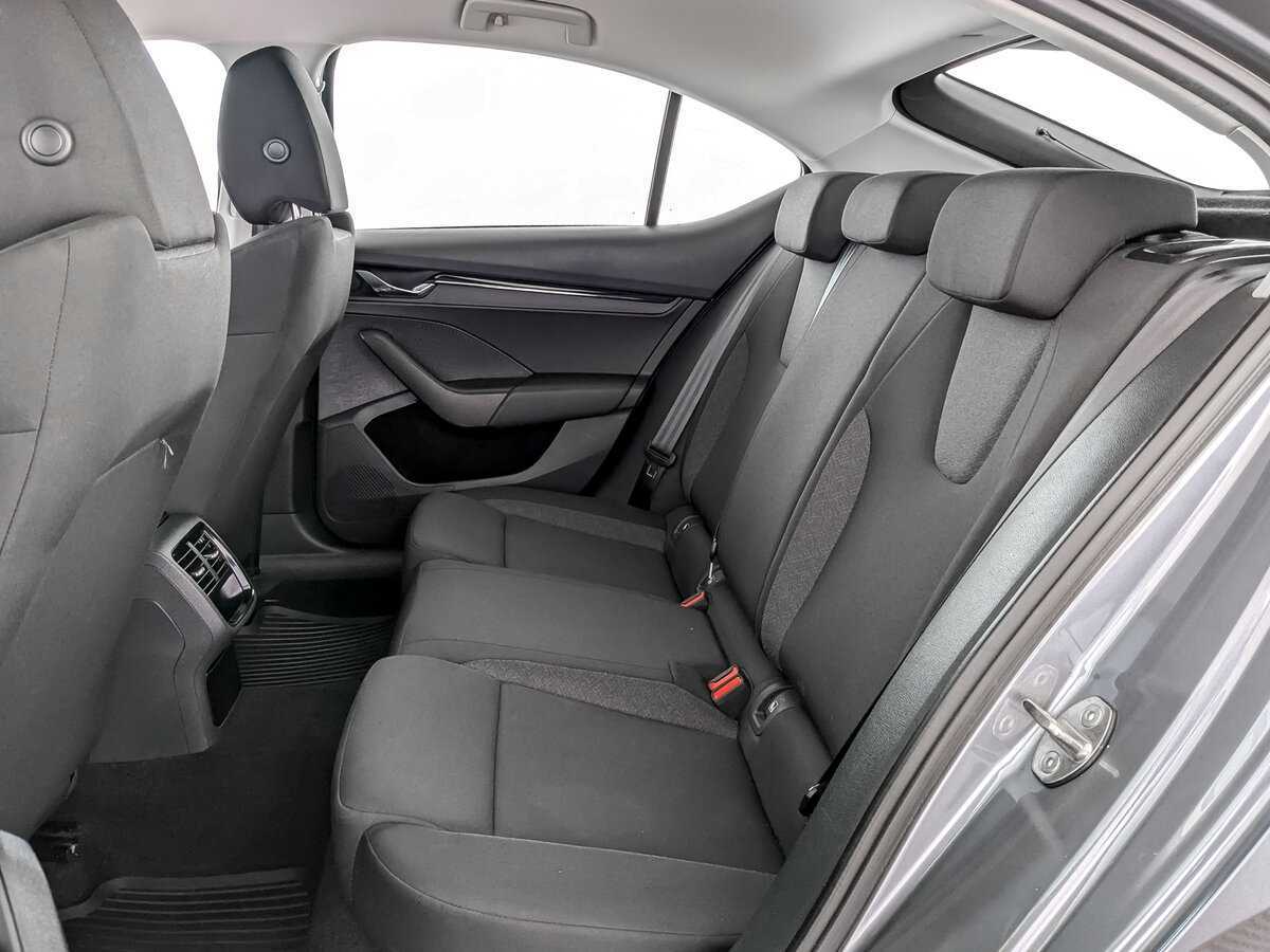 Б/У Шкода Октавия 2021 года. Фото: #9