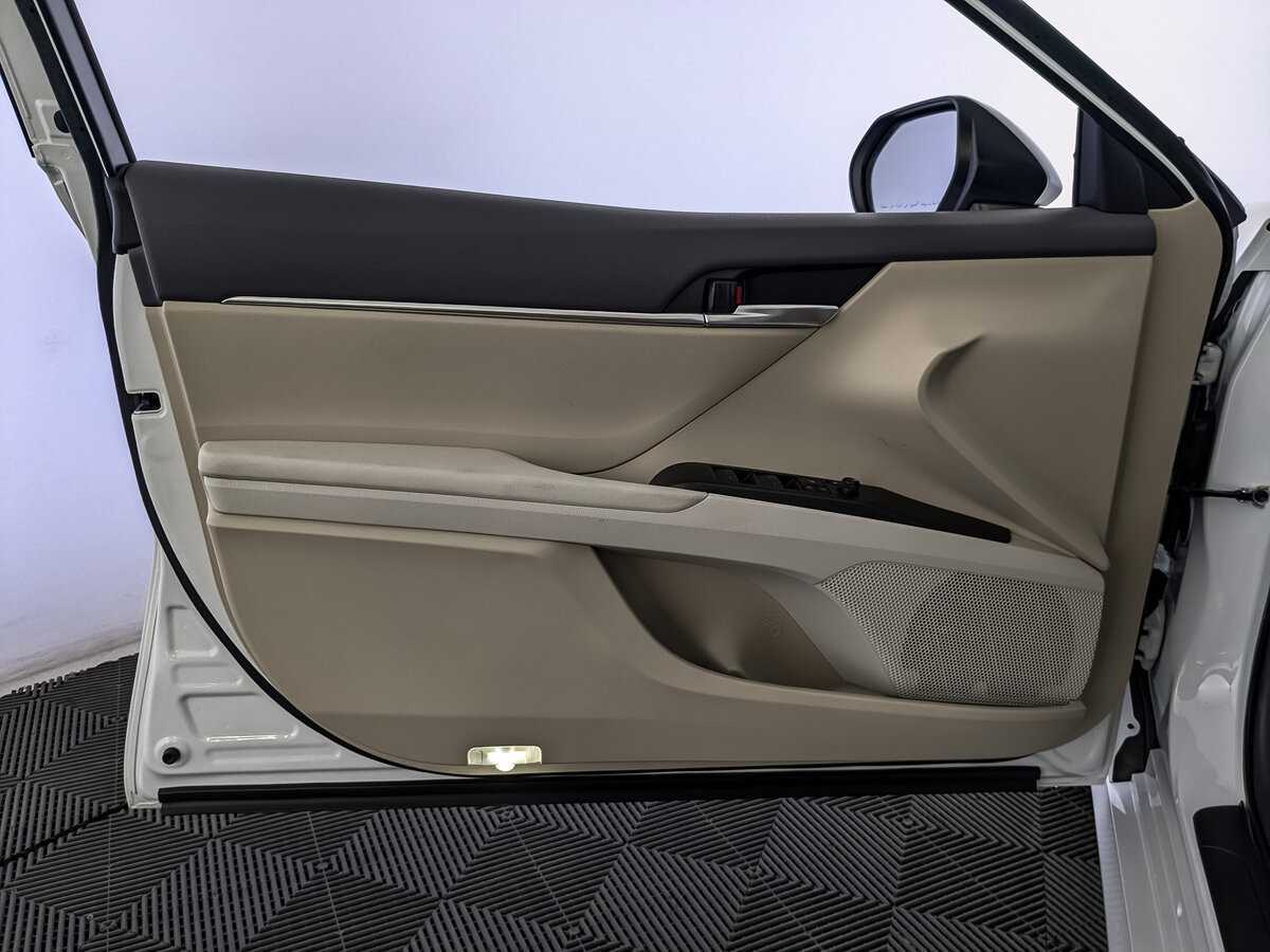 Б/У Тойота Камри 2022 года. Фото: #14