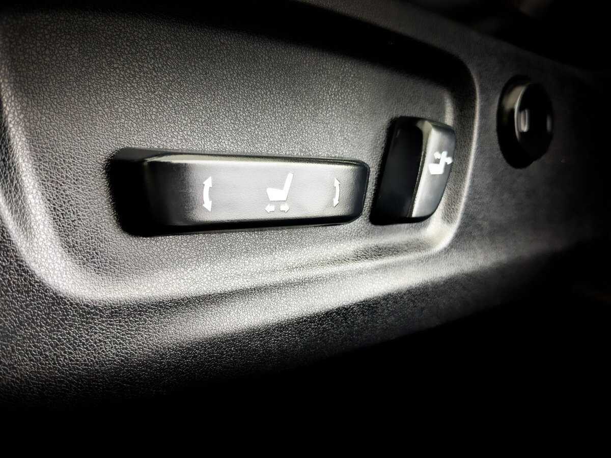 Б/У Лексус Р-Икс 2017 года. Фото: #16