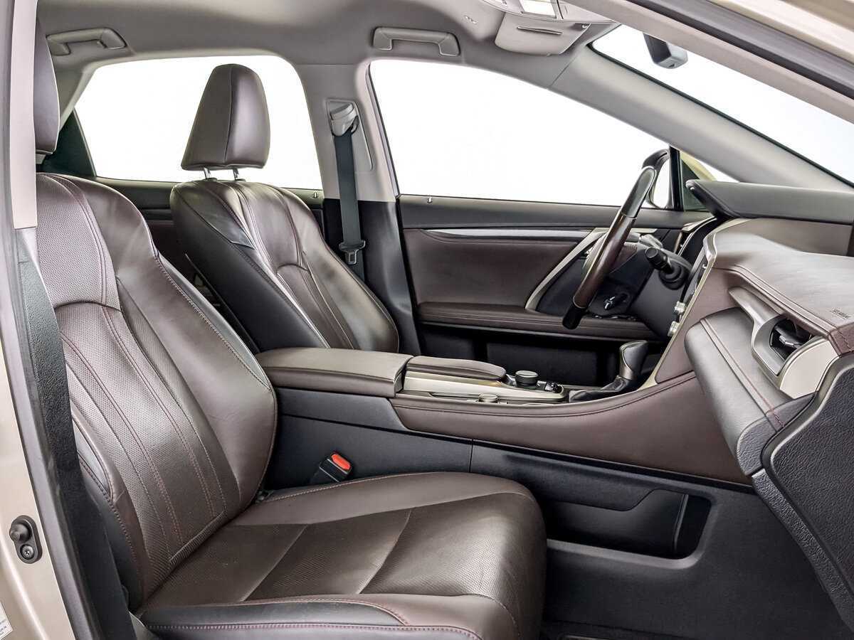 Б/У Лексус Р-Икс 2017 года. Фото: #19