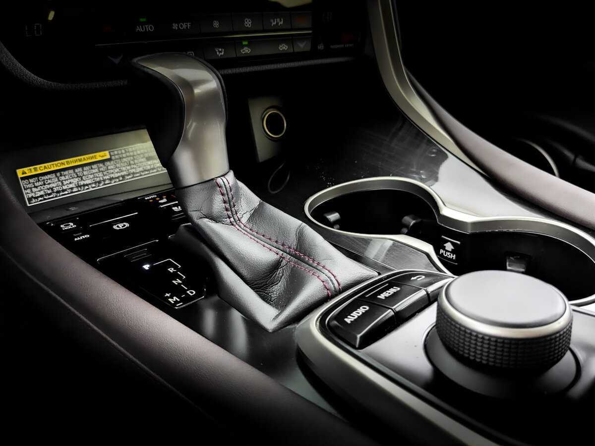 Б/У Лексус Р-Икс 2017 года. Фото: #24