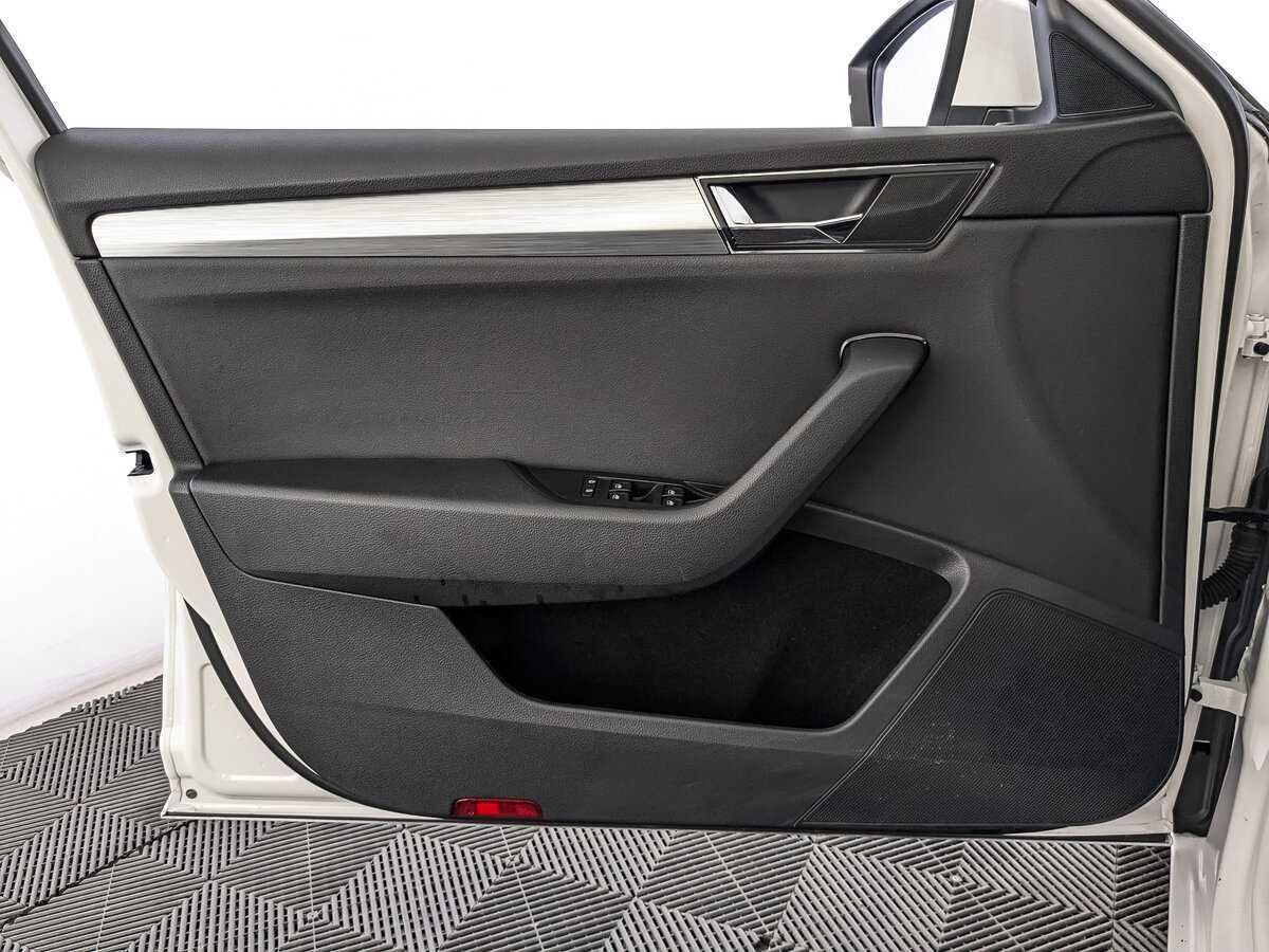 Б/У Шкода Суперб 2021 года. Фото: #14